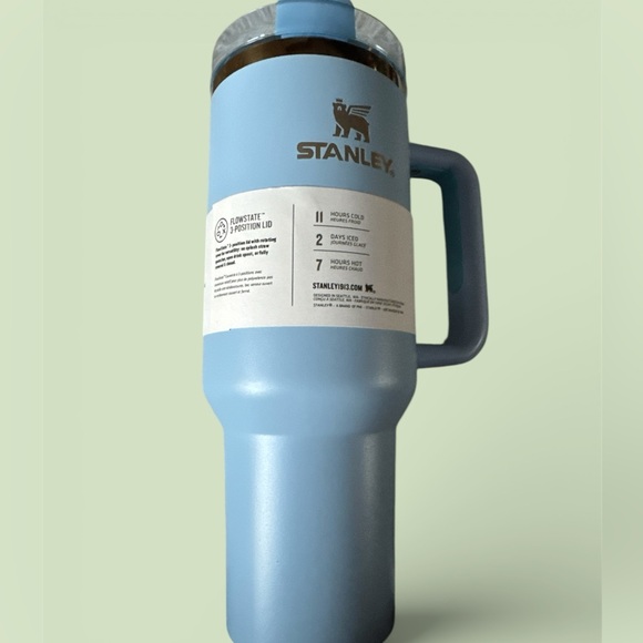 Stanley Quencher H2.0 Tumbler in Light Blue Heather. 40oz. Comes with box - Picture 2 of 3